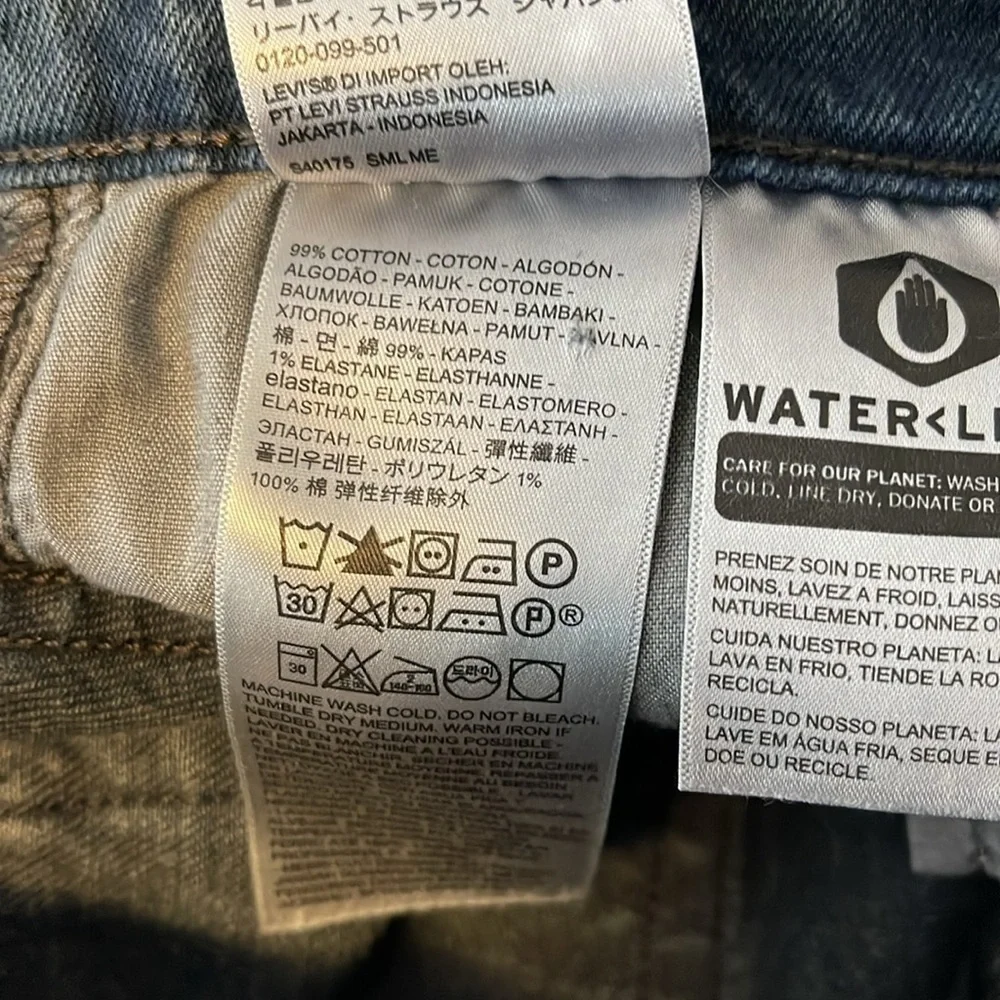 LEVIS Premium Wedgie Fit Upcycled Shorts Black Denim High Waist Button Fly 27 - Picture 11 of 14